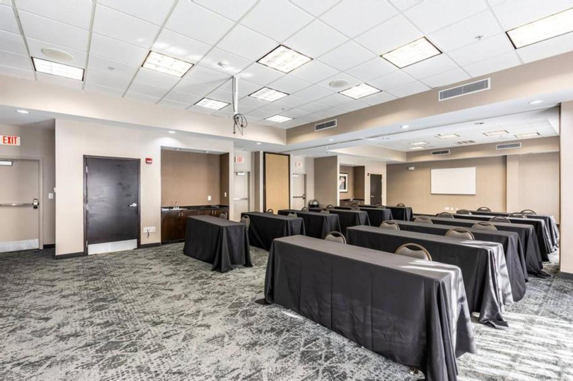 Holiday Inn Express & Suites Lexington By Ihg Exterior foto