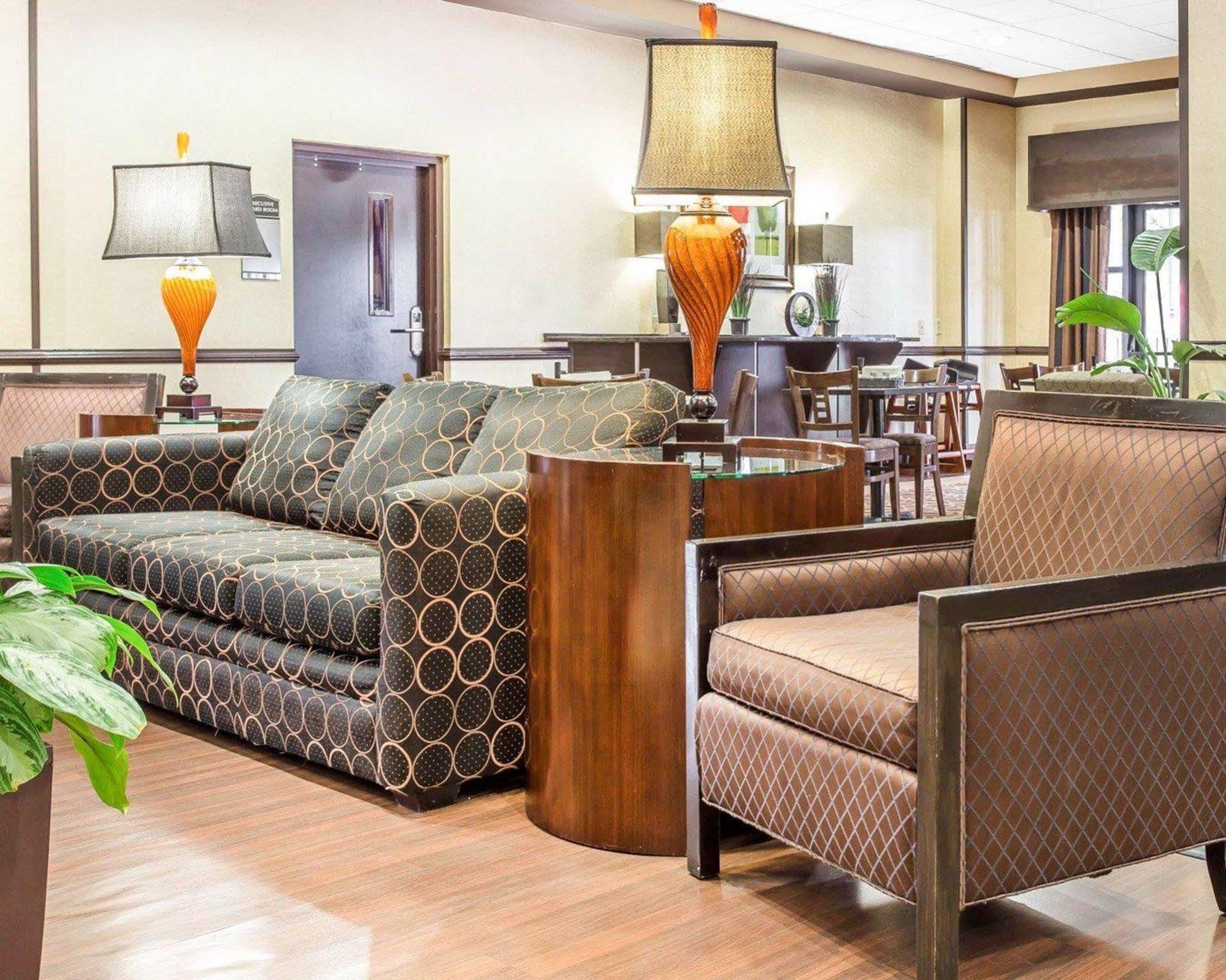 Holiday Inn Express & Suites Lexington By Ihg Exterior foto